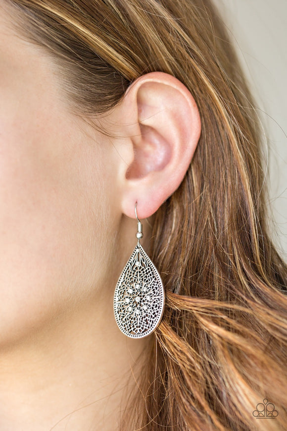 Paparazzi Dinner Party Posh White Earring - Glitzygals5dollarbling Paparazzi Boutique 