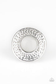 Paparazzi Ring ~ Garden Garland - White - Glitzygals5dollarbling Paparazzi Boutique 