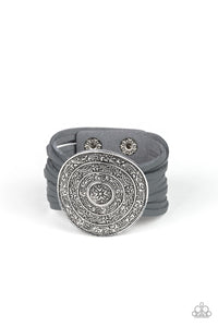 Paparazzi Treasure Quest Silver Bracelet - Glitzygals5dollarbling Paparazzi Boutique 