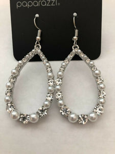 Gala Go-Getter White Pearl earrings - Glitzygals5dollarbling Paparazzi Boutique 