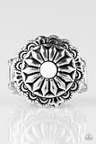 Paparazzi Daringly Daisy - White Bead - Silver Floral Ring - Glitzygals5dollarbling Paparazzi Boutique 