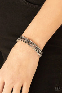 Hawaiian Essence - silver - Paparazzi bracelet - Glitzygals5dollarbling Paparazzi Boutique 