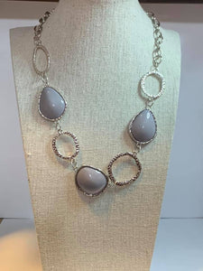 Paparazzi Haute Heirloom Exclusive Gray Silver Necklace - Glitzygals5dollarbling Paparazzi Boutique 