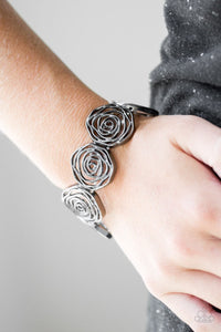 Beat Around the ROSEBUSH - black - Paparazzi bracelet - Glitzygals5dollarbling Paparazzi Boutique 