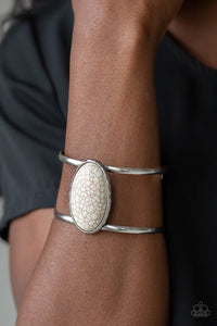 Paparazzi Desert Empress - White Stone Bracelet - Glitzygals5dollarbling Paparazzi Boutique 