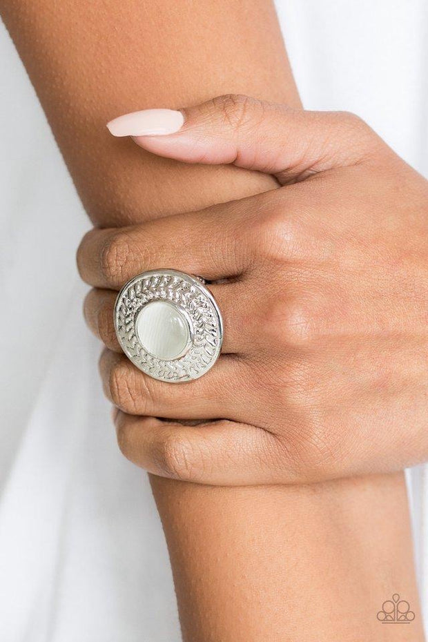Paparazzi Ring ~ Garden Garland - White - Glitzygals5dollarbling Paparazzi Boutique 