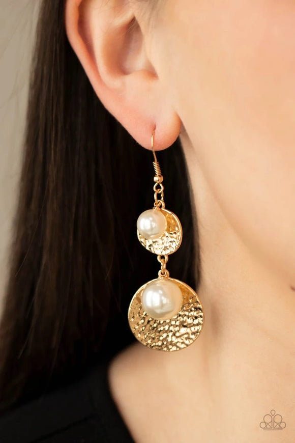 Pearl Dive - gold - Paparazzi earrings - Glitzygals5dollarbling Paparazzi Boutique 