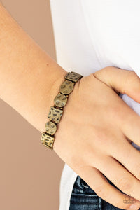 Paparazzi Hammered Harmony - Brass - Stretchy Band Bracelet - Glitzygals5dollarbling Paparazzi Boutique 