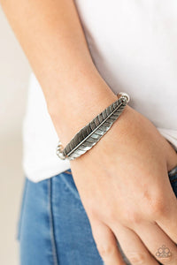 Paparazzi Featherlight Fashion - Silver - Bracelet - Glitzygals5dollarbling Paparazzi Boutique 