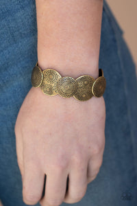 Paparazzi Pleasantly Posy - Brass Bracelet - Glitzygals5dollarbling Paparazzi Boutique 