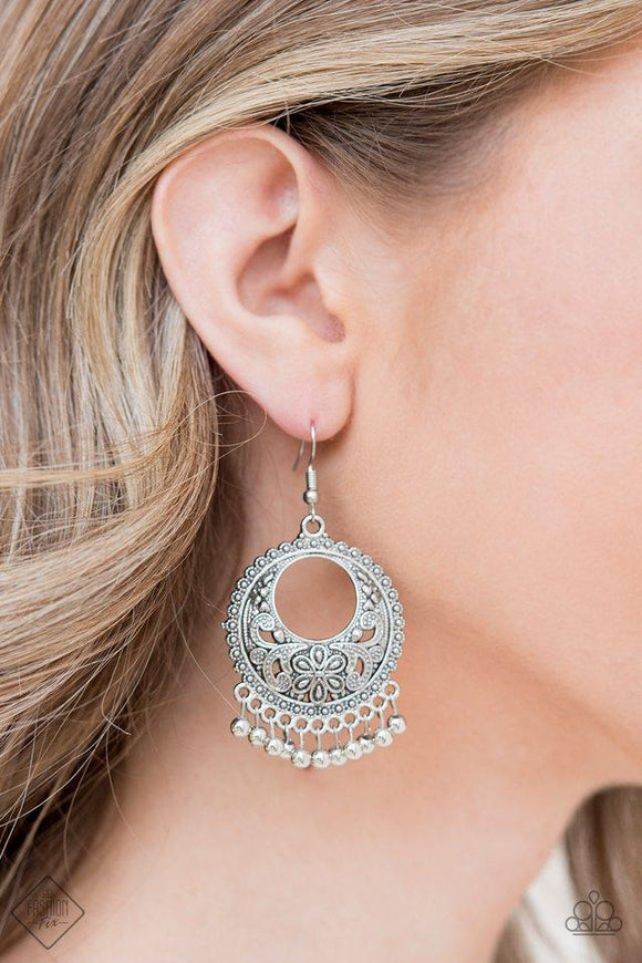 Paparazzi Thrifty Traveler Silver Earrings - Glitzygals5dollarbling Paparazzi Boutique 